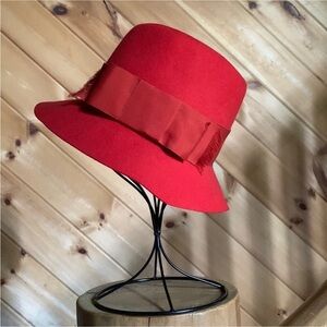 Vintage Betmar red wool cloche hat with ribbon trim